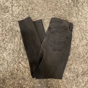 Black American Eagle skinny jeans